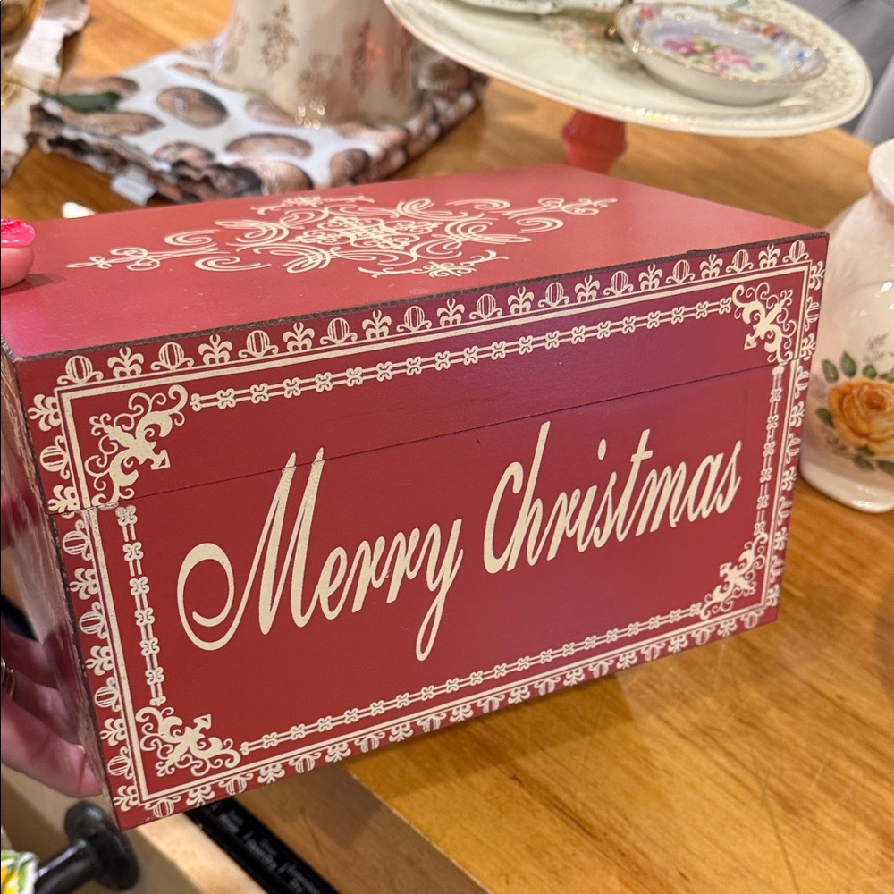 Vintage Festive Red Merry Christmas Box - Picture 11 of 13